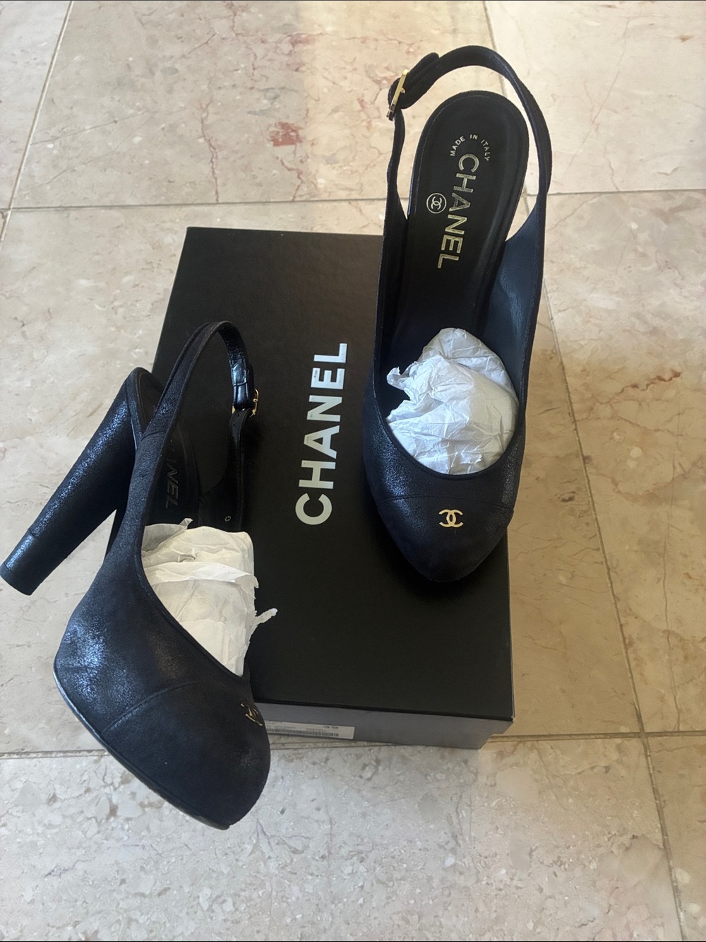 🩷CHANEL Black Slingback Platform Pumps with Gold CC Accent with original box💖